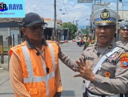 Unit Kamsel Satlantas Kediri Kota Gelar Jumat Berkah untuk Relawan Perlintasan Kereta Api