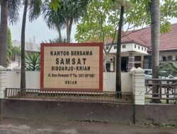 Berikan Pelayanan ke Masyarakat Yang Terbaik Samsat Krian .