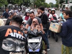 Aliansi Madura Indonesia Bagikan 1.000 Paket Takjil di Depan Serambi Ampel