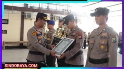Kapolres Sampang Berikan Penghargaan Kepada Juara 1 Lomba Adzan Khusus TNI-Polri Se-Jawa Timur