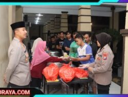 Warga Antusias Ikut Sahur Bareng Polisi Yang Digelar Polres Kediri Kota