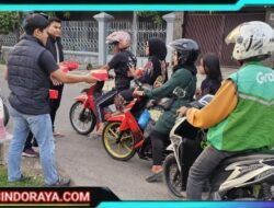 Satresnarkoba Polres Pelabuhan Tanjung Perak Bagikan Takjil dan Edukasi Bahaya Narkoba di Surabaya
