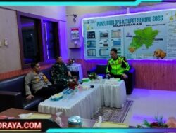 Kapolres Nganjuk dan Dandim 0810/Nganjuk Gelar Sahur On The Road, Pantau Arus Mudik via CCTV