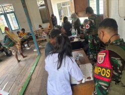 Tingkatkan Kesehatan, Satgas Yonif 611/Awang Long Melaksanakan Posyandu Kepada Masyarakat Distrik Jila