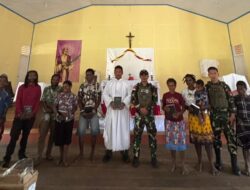 Personil Satgas yonif 611/Awang Long pimpin Ibadah Di Gereja