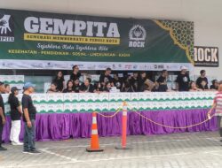 GEMPITA Berbagi bingkisan di kota Mojokerto