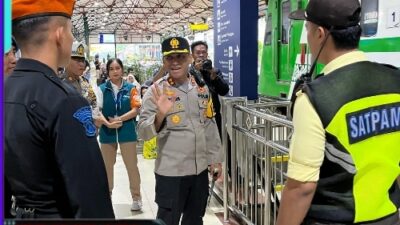 Pastikan Mudik Nyaman Kapolres Madiun Kota Pantau Keamanan di Stasiun Kereta Api