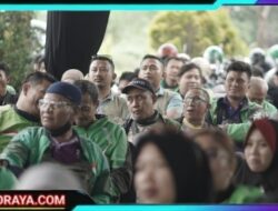 Satlantas Polres Gresik Gelar “MLAKU JOL” Bersama Ratusan Driver Ojol di Posyan Ops Ketupat Semeru 2025