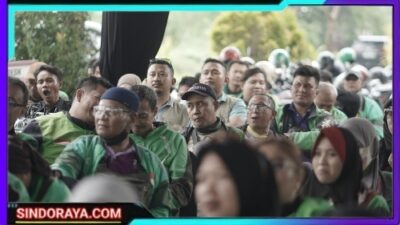 Satlantas Polres Gresik Gelar “MLAKU JOL” Bersama Ratusan Driver Ojol di Posyan Ops Ketupat Semeru 2025