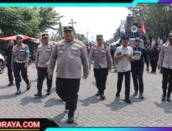 Polisi Lakukan Pengawalan, Peringatan Hari Buruh di Pasuruan Berlangsung Kondusif