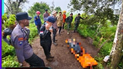 Penuh Perjuangan Polisi Bersama Tim SAR Berhasil Evakuasi Jenazah Pendaki di Gunung Saeng Bondowoso