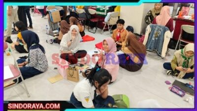 Peringatan Hardiknas, SMP Muhammadiyah 1 Surabaya Sukses Gelar Lomba Scrapbook