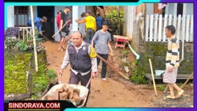 Sinergitas Polisi Bersama TNI dan BPBD Tangani Banjir dan Bersihkan Material Longsor di Kediri