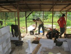 Bata Ringan Mulai Dipasang Oleh Satgas TMMD Ke-124 Kodim 1009/Tla Disasaran Rehab Rumah Milik Pak Cahyo