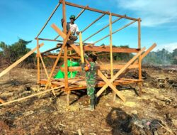 Ringankan Beban Warga Babinsa Termajuk Bantu Warga Buat Pondok Di Kebun