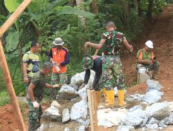 Tetap Semangat Tidak Kenal Waktu, Malam Hari Satgas TMMD Kodim 1009/Tla Turunkan Box Culvert Di Sasaran