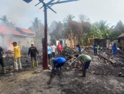 Satgas TMMD, ke-124 Kodim 1002/HST Ulurkan Bantuan Bersihkan Puing Kebakaran Rumah Warga di Barikin