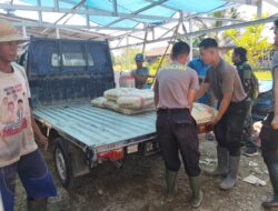 Kejar Target, Material Semen Didatangkan untuk Pengecoran Lantai Halaman Langgar Darussalam oleh Satgas TMMD ke-124 Kodim 1002/HST