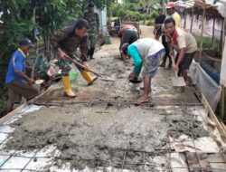 Satgas TMMD ke-124 Kodim 1002/HST Kerjakan Sasaran Tambahan, Cor Lantai Jembatan Pengambau Hilir Luar