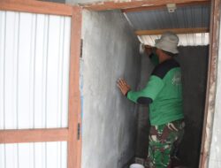 Rehab Langgar Darussalam Terus Berprogres, Satgas TMMD ke-124 Kodim 1002/HST Lakukan Pengecatan WC
