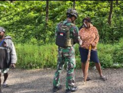 Bentuk Kepedulian, Satgas Pam Obvitnas PT Freeport Indonesia Yonif 611/Awang Long, Gelar Jumat Berkah Berbagi Makanan