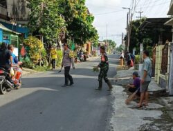 Jum’at Bersih, Babinsa Pakunden Inisiasi Gotong Royong Di Lingkungan Sukorejo