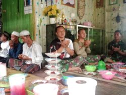 Usai Sholat Jumat, Satgas TMMD Kodim 1002/HST Ikuti Tahlilan di Rumah Warga