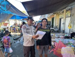Personel Polsek Kahayan Kuala, melaksanakan sosialisasi Maklumat Kapolda Kateng terkait mengemukakan pendapat di muka umum