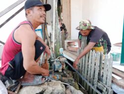 Pemasangan Mesin Air Terus Pacu Rehab Langgar Darussalam TMMD ke-124 Kodim 1002/HST