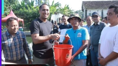Dukung Program Ketahanan Pangan, Polres Blitar Kota Budidaya Ikan Bersama Warga
