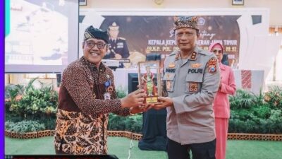 Kunjungi SMADATARA, Kapolda Jatim : ‘Negara Maju adalah Negara yang Diisi Generasi Disiplin dan Berkarakter’