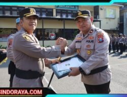 Wujud Apresiasi Kinerja dan Motivasi, Kapolres Pelabuhan Tanjung Perak Beri Penghargaan Anggota Berprestasi