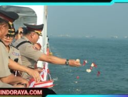 Polda Jatim Tabur Bunga di Laut Kenang Semangat Juang Pahlawan di Hari Bhayangkara ke -79