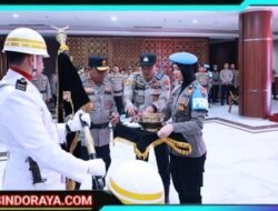 Kapolda Jatim Pimpin Upacara Pemuliaan Nilai Luhur Tribrata Pataka Polda Jatim ‘Tan Hana Dharma Mangrwa’
