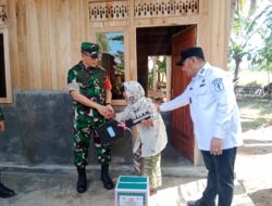 Kebahagiaan Nenek KurbaTerpancar, Rumah Tak Layak Huni, Direhab TNI Melalui Program TMMD ke-124