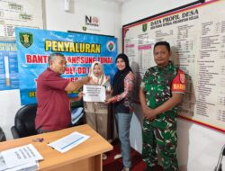 Babinsa Koramil 1008-05/Kelua Dampingi Pembagian BLT Di Desa Pudak Setegal