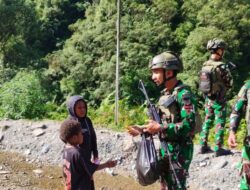 Satgas Yonif 611/Awang Long, Melalui Jumat Berkah Tercipta Lingkungan Damai dan Sejahtera