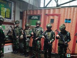 Dukung Kelancaran Perjalanan, Satgas Yonif 611/Awl Bantu Pengawalan Bus