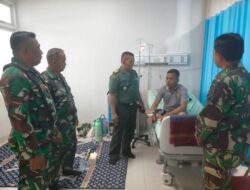 Jenguk Anggota Sakit, Danramil Labuan Amas Utara Beri Dukungan Moril