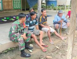 Babinsa Koramil 1002-03/Haruyan Laksanakan Komsos dengan Warga Sungai Harang