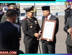 Kapolres Pelabuhan Tanjung Perak Ikuti Peringatan HUT Bhayangkara ke-79 di Balai Kota Surabaya