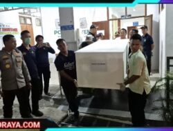 Kapolresta Banyuwangi Serahkan Korban KMP Tunu Pratama Jaya Asal Malaysia Kepada Keluarga Untuk Dimakamkan