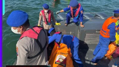 Update Laka Laut di Pasuruan: Tim SAR Ditpolairud Polda Jatim Kembali Berhasil Evakuasi 2 Korban Meninggal di Perairan Lekok