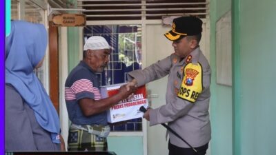 Kapolres Probolinggo Serahkan Bantuan Untuk Warga Terdampak Gempa di Tiris