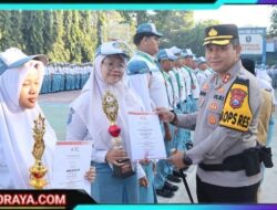 Dekat dan Bersahabat, Polisi Blusukan ke Sekolah Edukasi Tertib Lalin dan Berbagi Hadiah Untuk Pelajar di Nganjuk