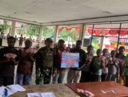 Satgas Pam, Obvitnas Yonif 611/Awang Long Memonitoring dan Mendukung Kegiatan Pembagian BLT di Kampung Nayaro