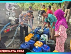 Polres Probolinggo dan BPBD Salurkan Air Bersih Untuk Warga Tegalsiwalan Dampak Kekeringan