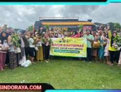 Polresta Banyuwangi Edukasi Warga Sambil Berbagi Lewat Wayang Golek