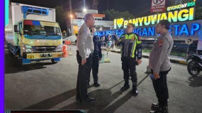Libatkan Personel Gabungan, Kapolresta Banyuwangi Turun Langsung Pimpin Urai Kepadatan di Pelabuhan Ketapang