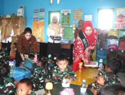 Bunda PAUD Tanah Laut Kunjungi TK Kartika V-30 Kodim 1009 Melihat Langsung Program MBG